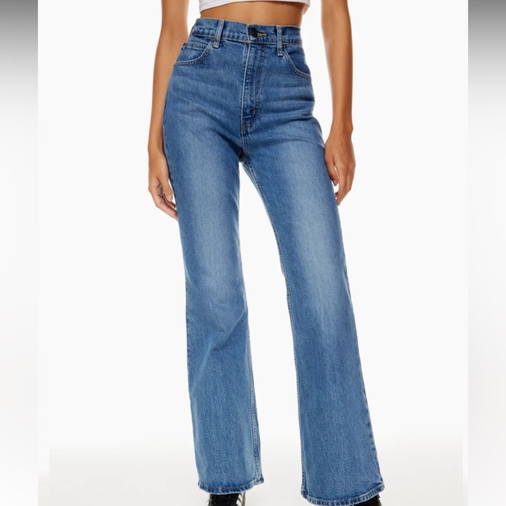 Aritzia Levi’s NWT 70s Flare Jeans
